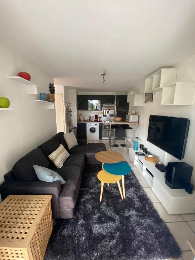 Logement Entier T2 Climatise, Parking Gratuit, Jardin, Plage A 2Min A Pied Sanary-sur-Mer Zewnętrze zdjęcie